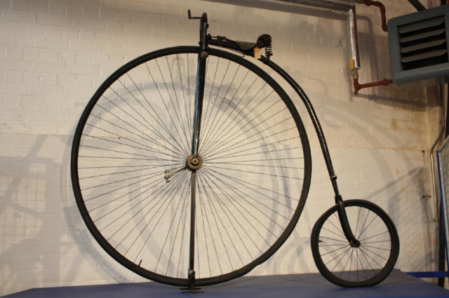 Bicicleta de James Starley conocida popularmente como Penny Farthing