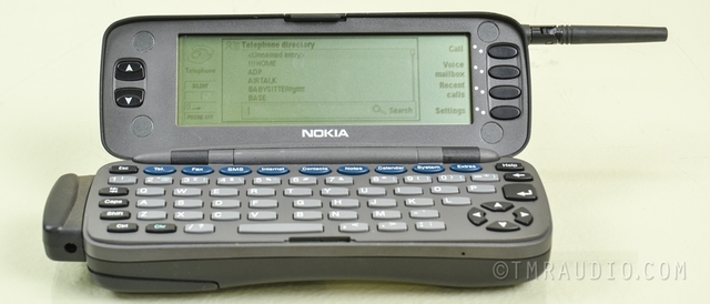 Nokia lanza el primer smartphone.