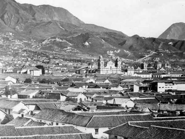 PAVIMENTACIÓN Y CONSTRUCCIÓN DE VÍAS