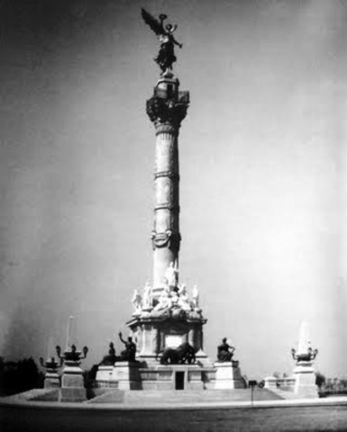 Primera piedra del Monumento a la Independencia