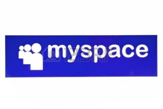 Se inaugura la web MySpace