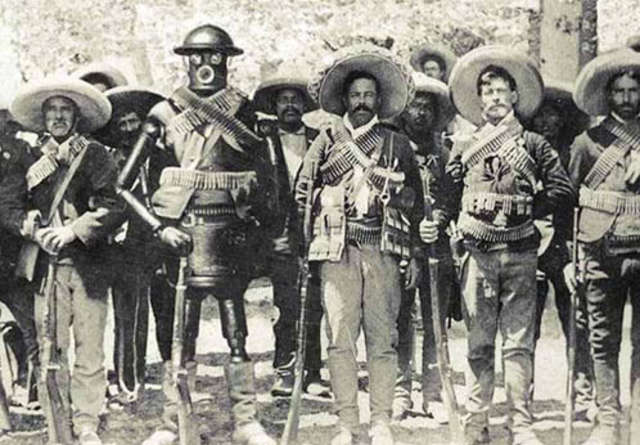 Francisco Villa se une a la Revolución junto con la División del Norte