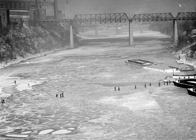 Cumberland River freezes over