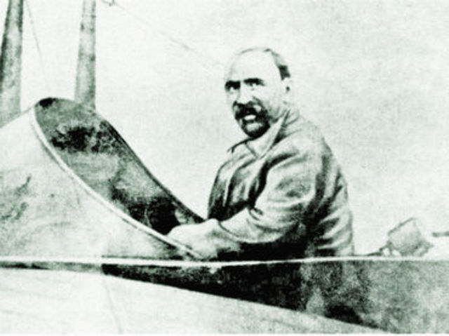 30 NOV 1911- Francisco I. Madero fue el primer presidente en viajar en avión.