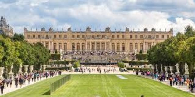 Palace of Versailles becomes the offficial residence of the court