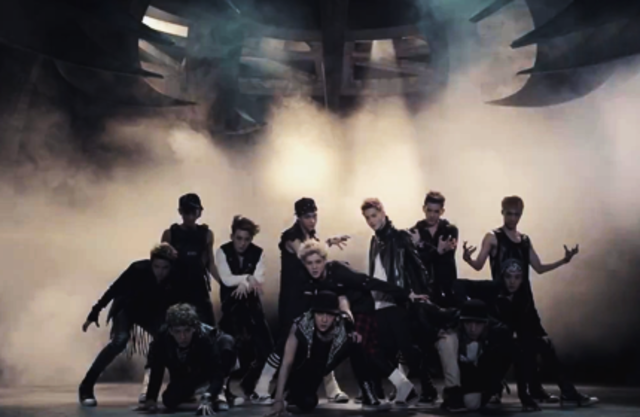 Foi lançada a terceira música- "Wolf"