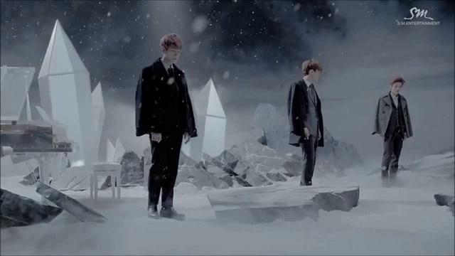 O single de natal foi lançado- "Miracles in December"