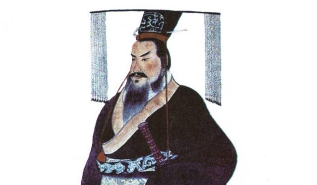 emperador Qin Shi Huang ordena quemar todos los libros fuera del estado de Qin