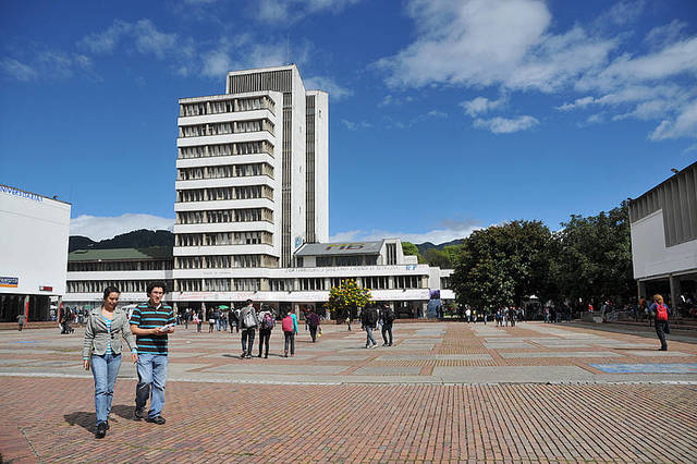 la Universidad Nacional