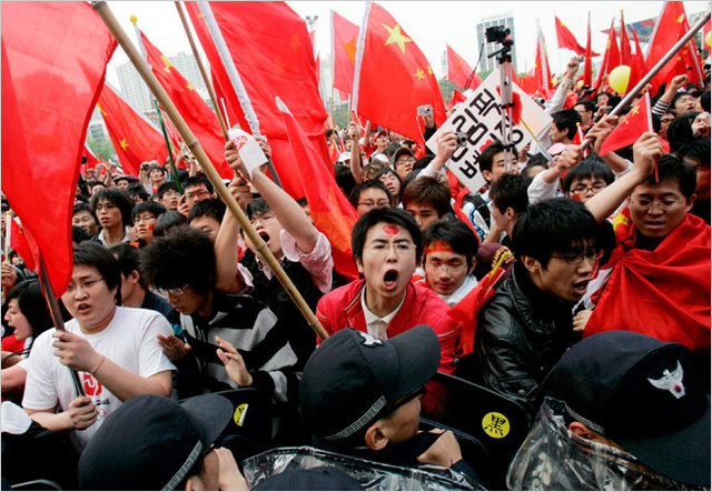 Chinese Nationalists oust the last Qing emperor, Puyi