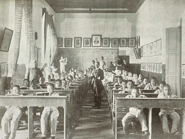 Se crea el decreto de la educación obligatoria