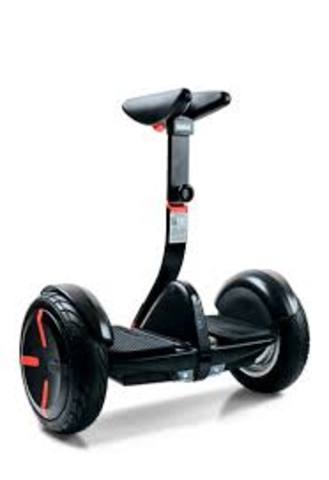 Dean Kamen prsenta el "segway" el primer autoequilibrado con motor electrico