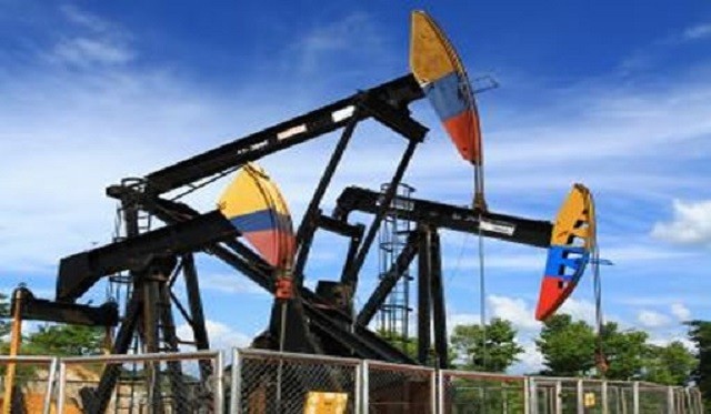 En 1963 se descubren importantes pozos petroleros