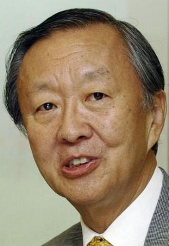 Charles Kao utiliza por 1ª vez fibra óptica para conversacionestelefónicas.