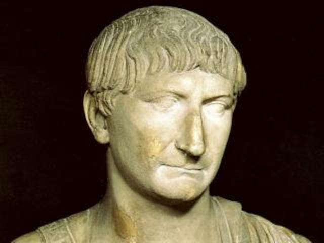 Dinastía flavia año delos 4 emperadores 69dc. época dorada siglo II trajano primer emperador romano nacido en una provincia con la cual alcanzo su máxima expansión