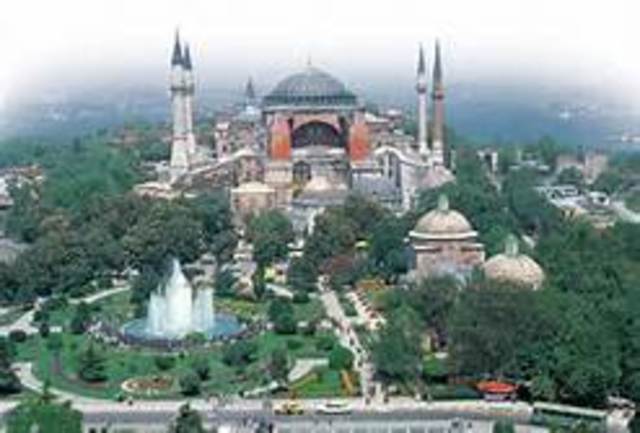 CRUSADERS CAPTURE CONSTANTINOPLE