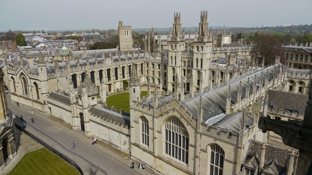 Oxford: Bachillerato de Artes y Derecho