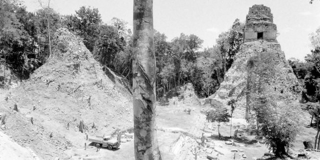 1848 Descubrimiento de las ruinas de Tikal