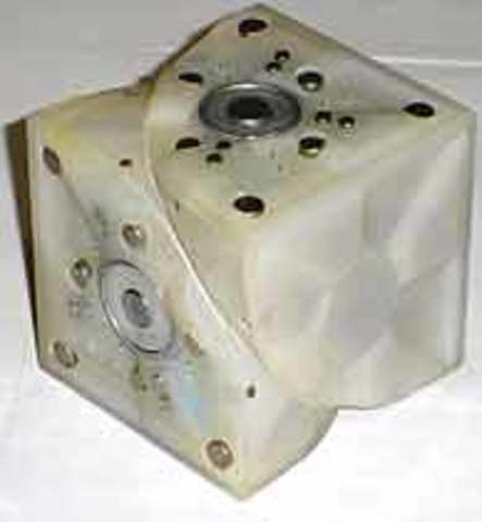 propuso dos modelos de máquinas autor reproductoras.