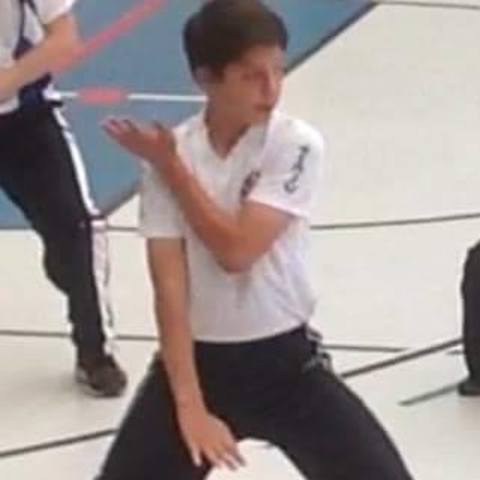 En tercero de secundaria,empece a entrenar kung fu pero sali a los 4 meses