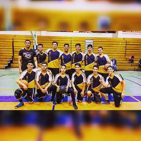 En cuarto semestre junto con mis compañeros creamos un equipo de basket en el Colegio Belén