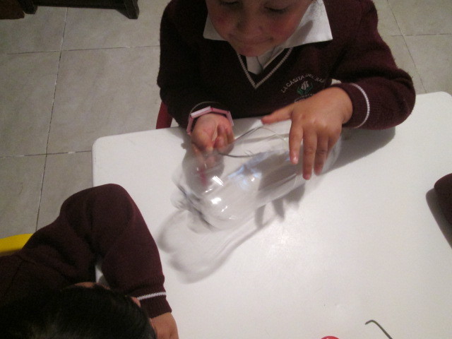 SIGUE LA SECUENCIA  DEL CARRITO POR LOS NIÑOS