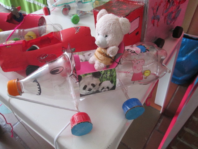 EXPOSICIÓN FINAL DE CARRITOS - ELABORADOS POR LOS NIÑOS Y SUS FAMILIAS