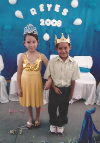 Reina del día del niño en el salón (2do grado de primaria)