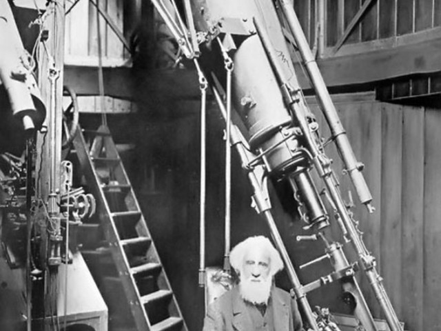 William Huggins Identifies Chemical Elements In Stars