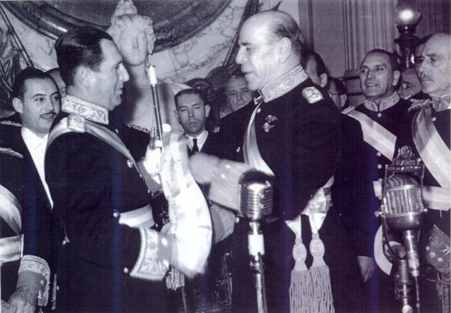 El Coronel asume como presidente