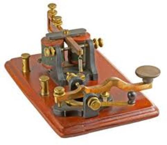 Marconi inventa il telegrafo senza fili utilizzando le onde herziane