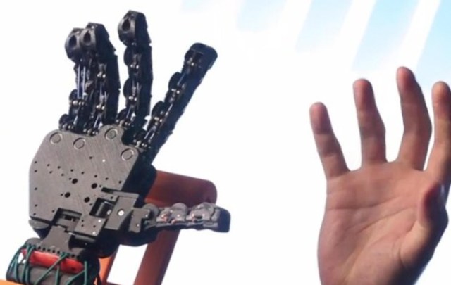 Primera mano robótica con aire