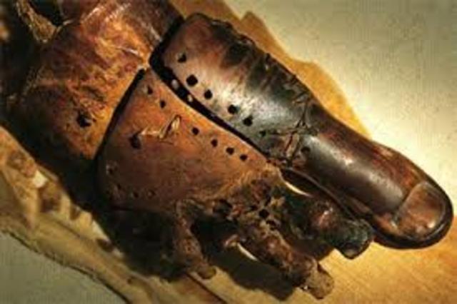 Prótesis primitivas para pies y piernas