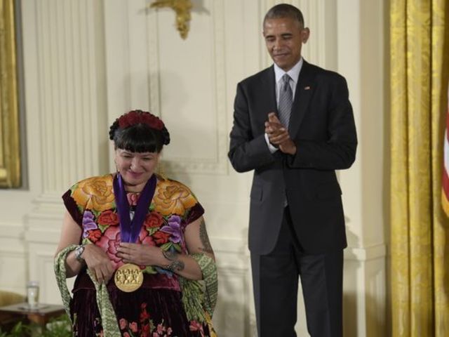 Sandra Receives that National Medal of Arts