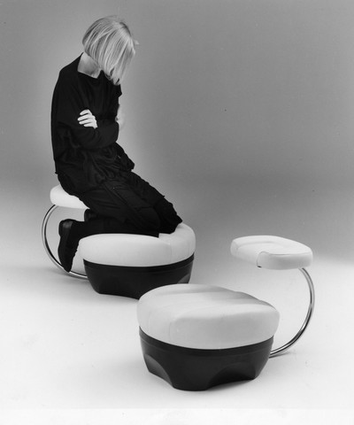 Primate kneeling stool