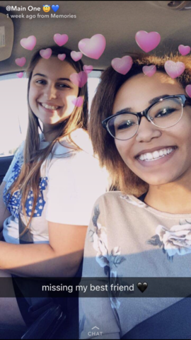 Mis amigos esperan que yo esté contenta para siempre.