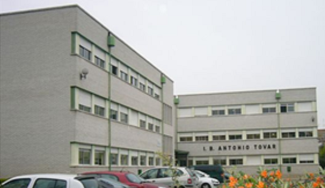 She studied at the secondary school "Antonio Tovar" in Valladolid