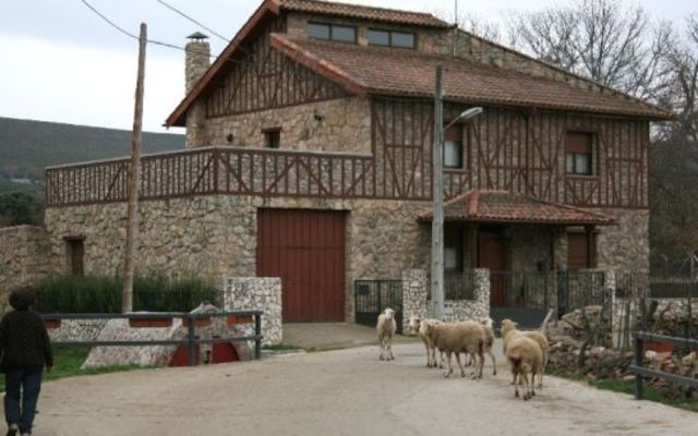 She was born in Guadapero, Salamanca.