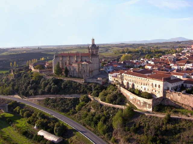 Her family and her moved to Coria, in Cáceres.
