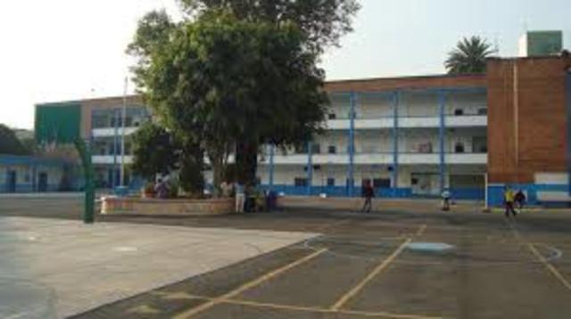 einstein intenta salir de la escuela en arau