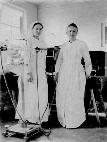 ME- Marie invents an X-ray to help WW1 soldiers