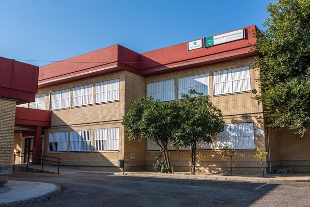 Entrada al instituto Silvia e Ignacio