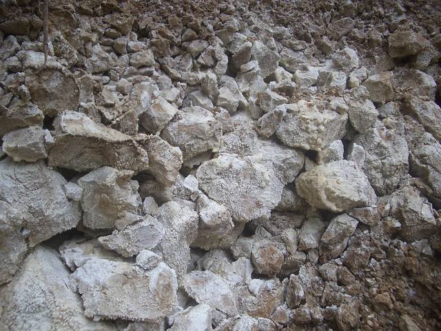 Formazione delle prime rocce.