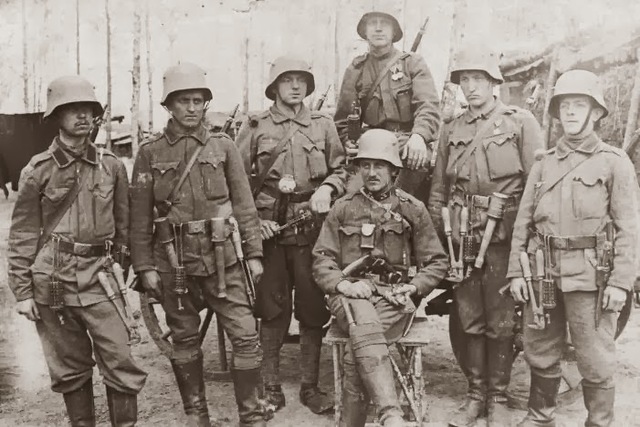 Tropas alemanas cruzan frontera de Bélgica