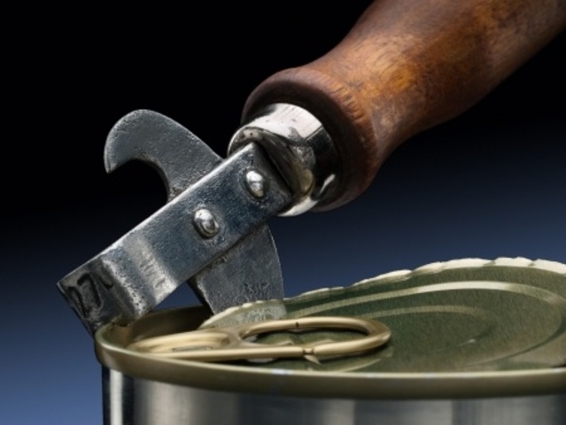 Konzervnyitó feltalálása