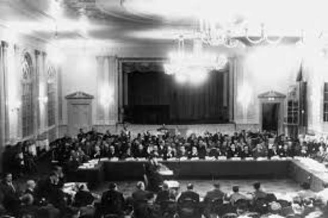 Nace el sistema financiero. conocido como Bretton Woods.  • Secreó el Fondo Monetario Internacional, en la que secrea un nuevo orden económico y reglas financieras y comerciales para el desarrollo