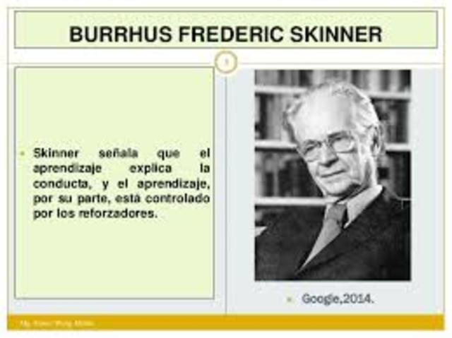 BF Skinner crea la primera máquina para enseñar