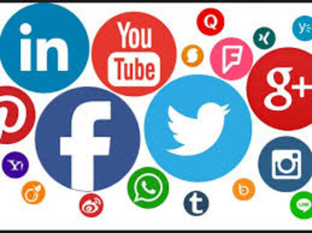 Se crean diferentes redes sociales, programas y sistemas operativos