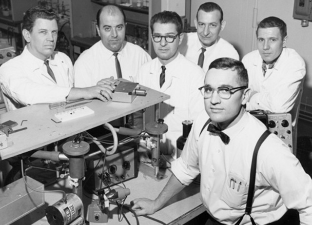 1962 - Nick Holonyak,