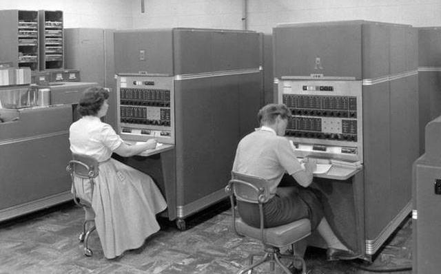 Computadora 1ra Genración IMB 650